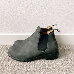 Rustic Black Leather Blundstones.